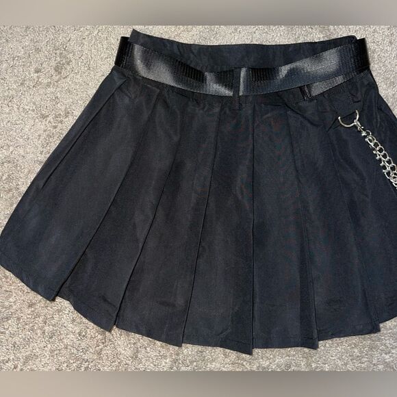 Dolls Kill Horoscopez Black Pleated Mini Skirt Chain‎ Embellishment Goth Emo M - Picture 6 of 10